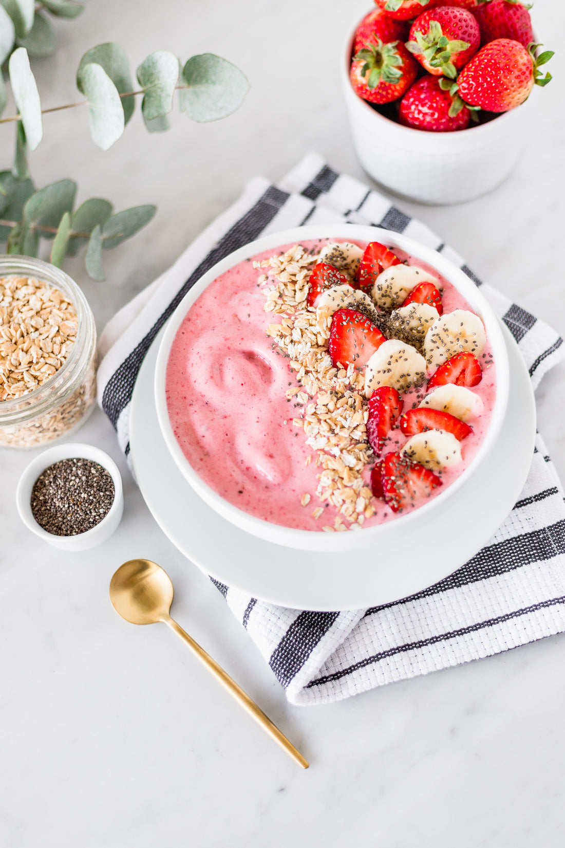 Almond Strawberry Smoothie Bowl – AlmondRx